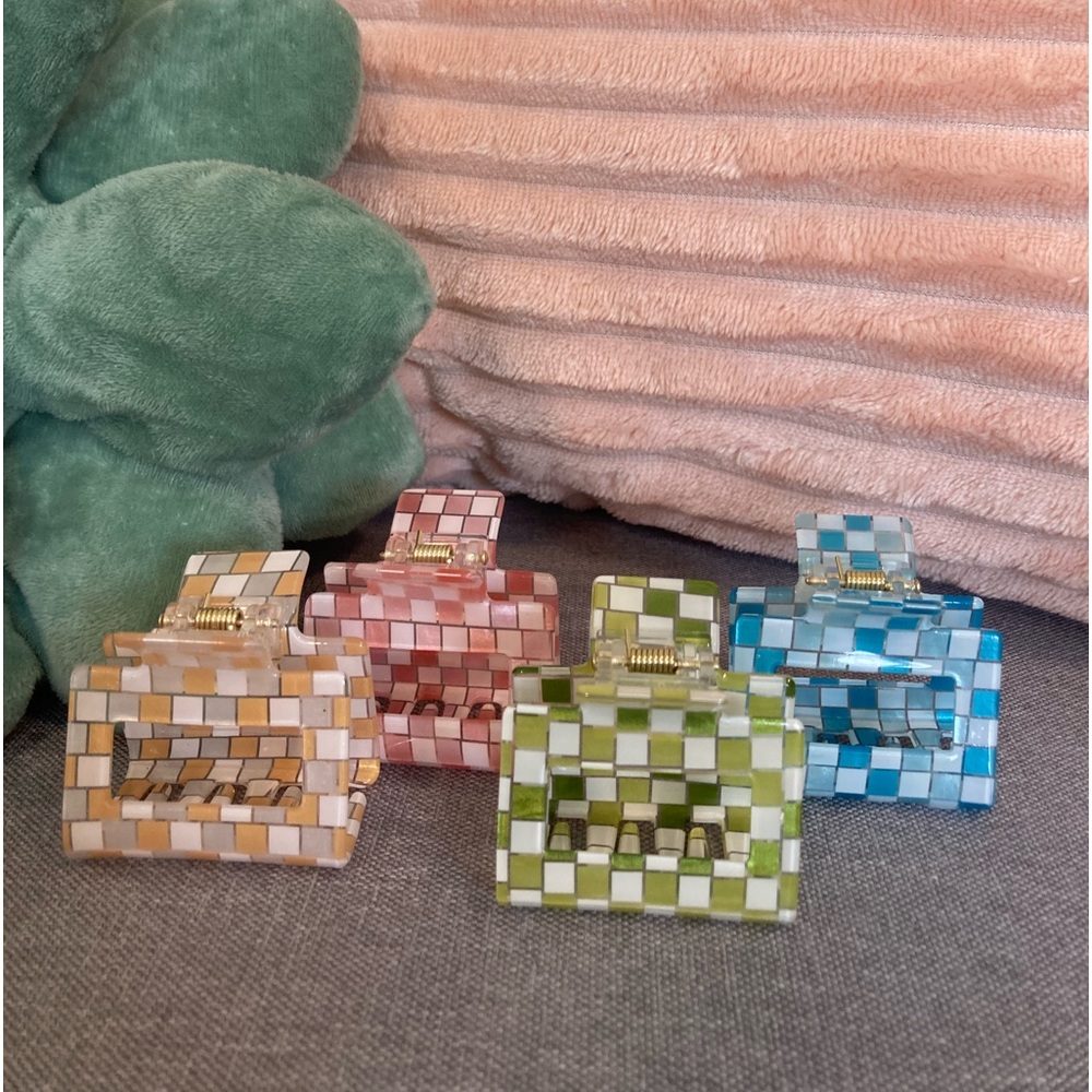 assorted claw clips